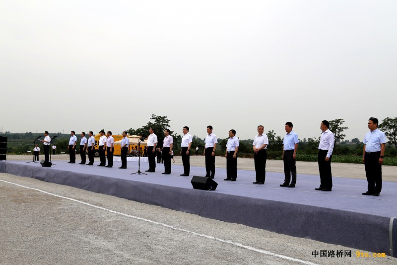 圖為為合銅、吳華高速公路項(xiàng)目開工儀式現(xiàn)場(chǎng)1